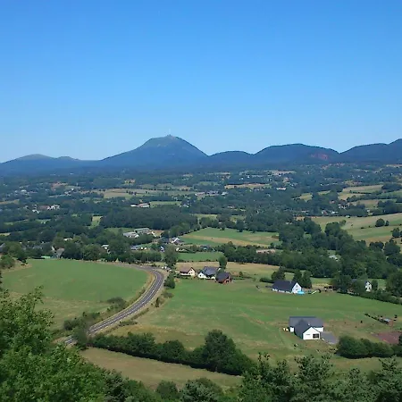 Apartment Lilas, Saint Antoine, Orcival, Entre Sancy Et Volcans. Orcival